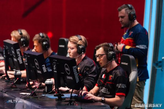 FPX官方：打野选手Clid断开连接